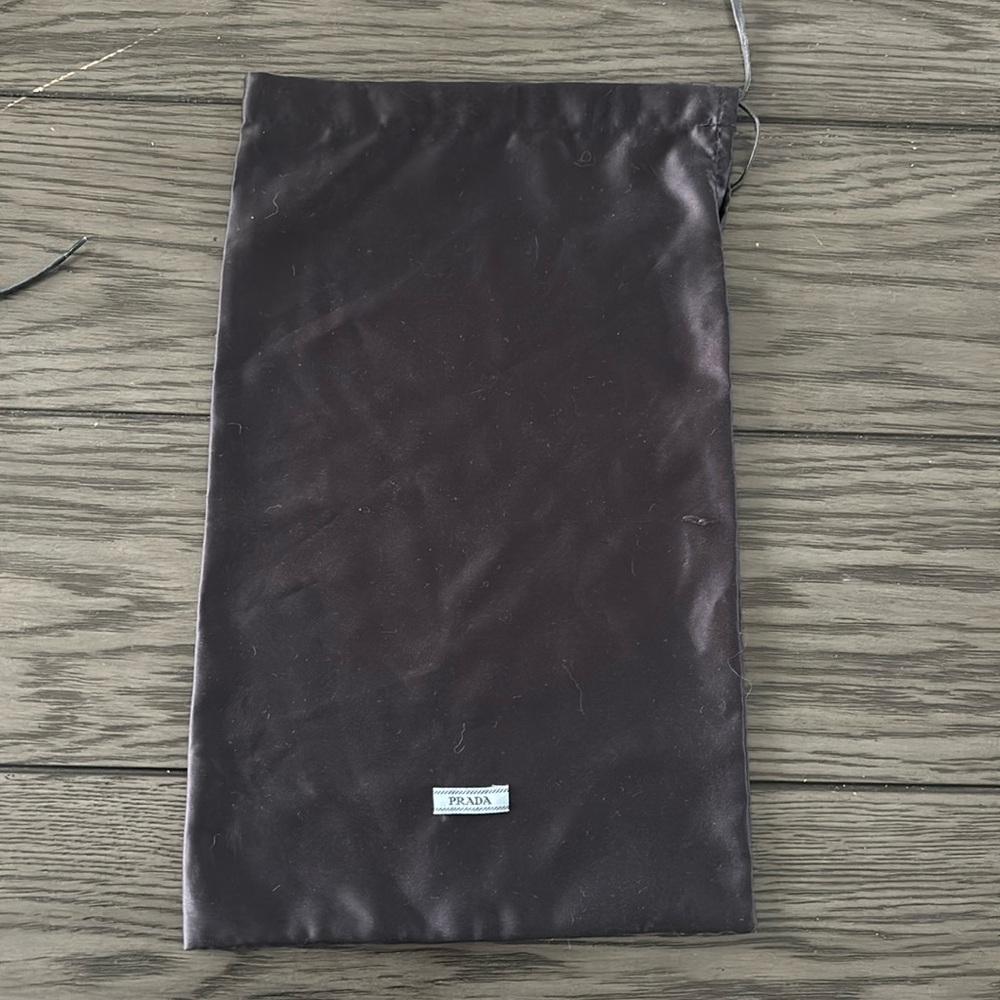 Prada dustbag
Navy
Silk